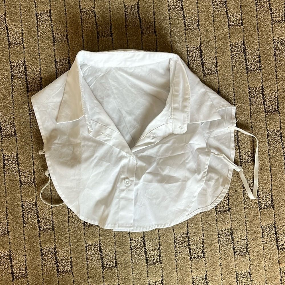 Amazon white under collar for shirt NWOT